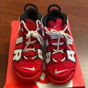 Boys nike uptempo